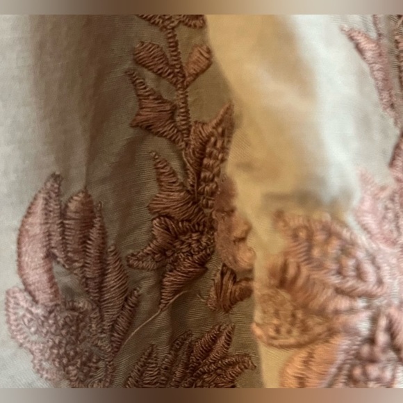 LIKE NEW Magnolia Pearl Embroidered Swarna Blouse 1089 - Picture 3 of 11